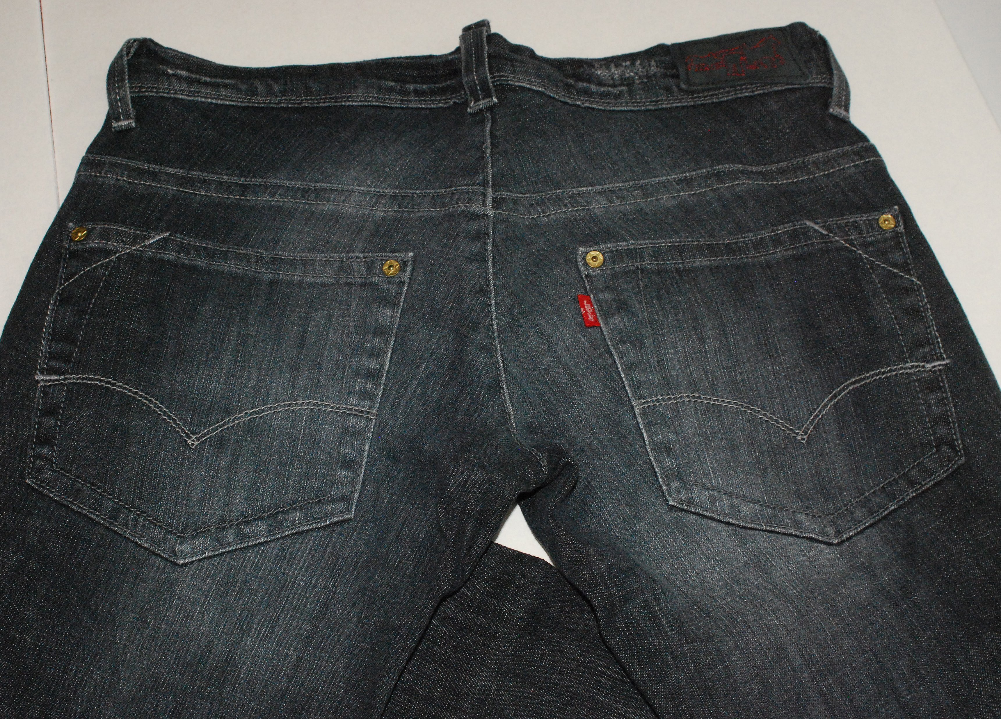 Identifying Levi's skinny jeans - 