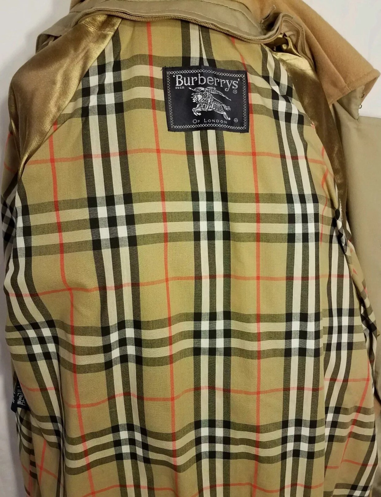 Vintage Burberry Trench, is it real 