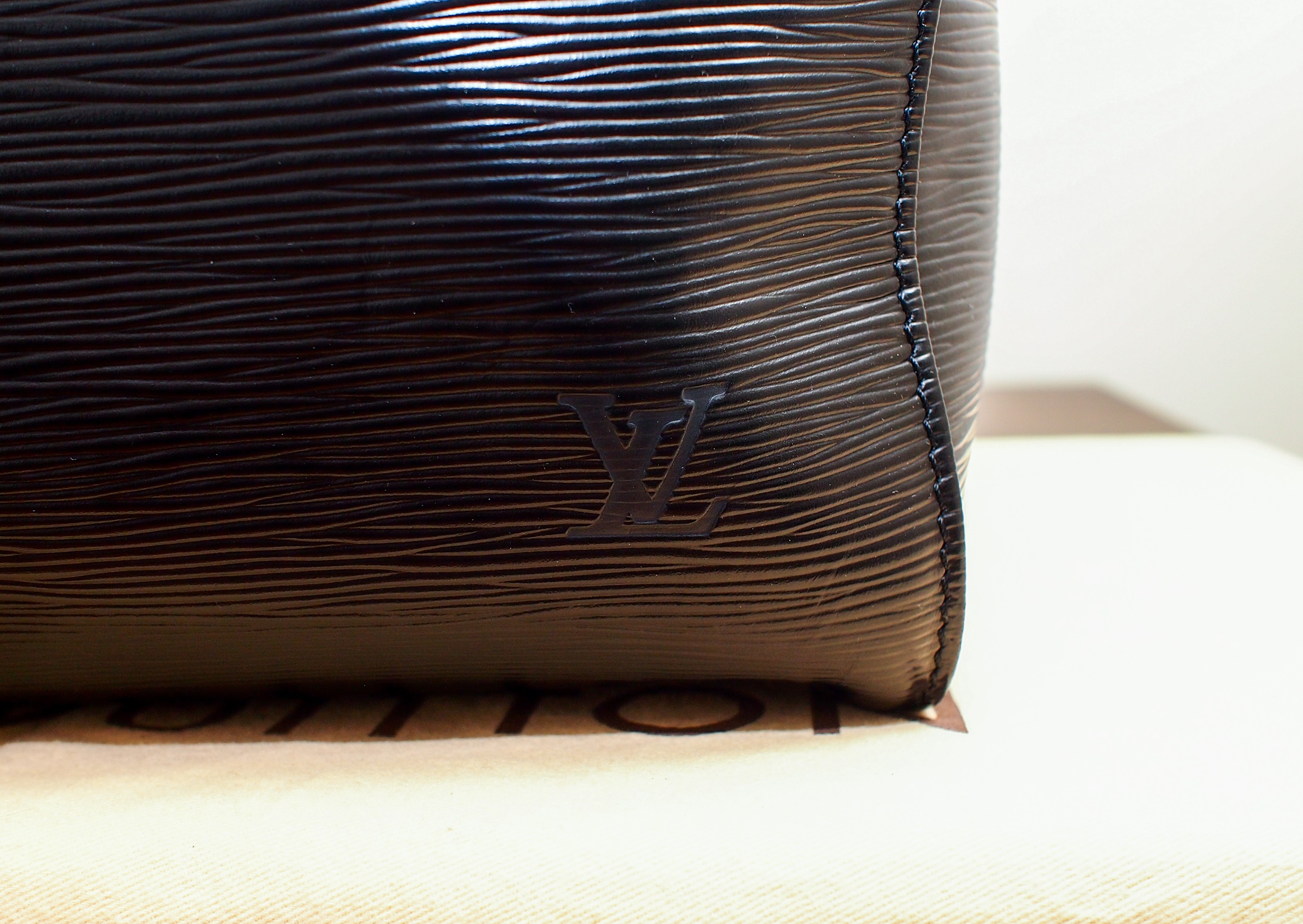 FS: LOUIS VUITTON Epi Leather Keepall 50 Luggage Travel Bag Noir