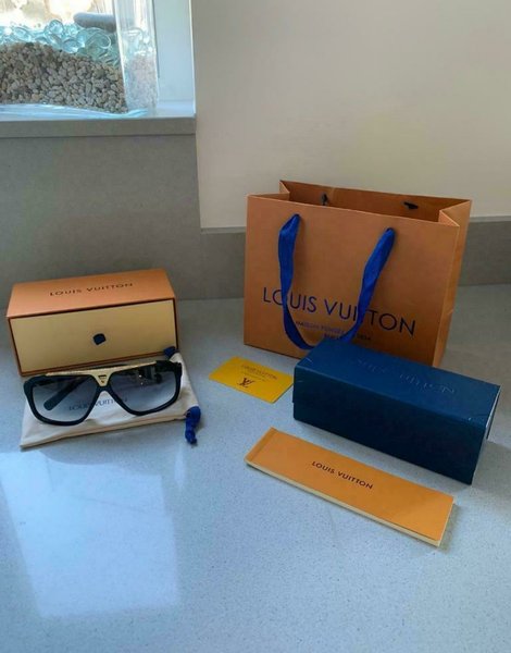 AUTHENTICITY CHECK: LV evidence sunglasses!!