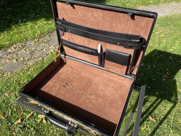 briefcase 4.jpg