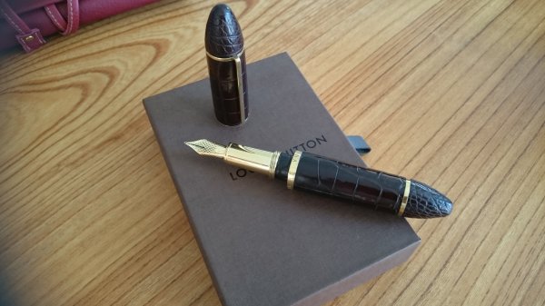 Louis Vuitton Fountain Pen Cargo Ebene N79043 – Luxuria & Co.